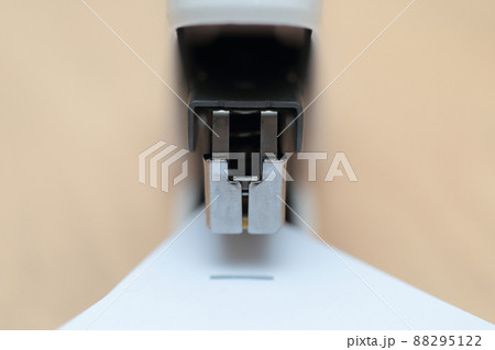 書類をホッチキスで纒める 書類をホッチキスで纒める 88295122