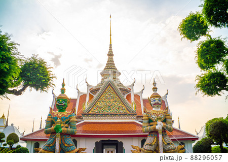 Giant stand statue in Wat Arun templeof dawn Giant stand statue in Wat Arun templeof dawn 88296057