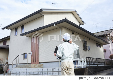作業服を着たビジネスマン 88296114