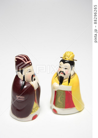 三国志人物人形　劉備と諸葛亮　三顧の礼 88296265