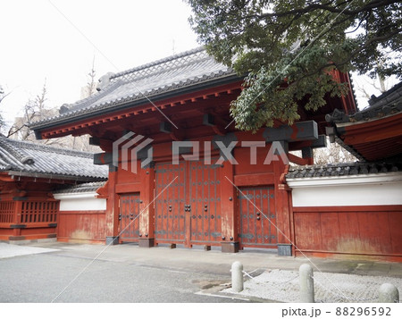 東京大学の赤門 88296592