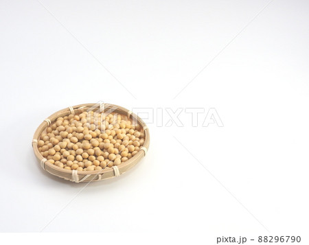 大豆とざる　白背景　白バック 88296790