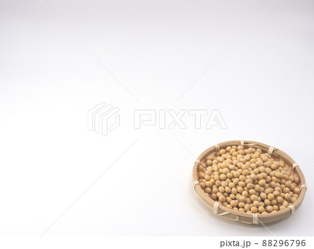 大豆とざる　白背景　白バック 88296796