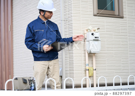 作業服を着たビジネスマン 88297397