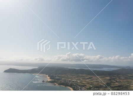 奄美空港からの離陸 88298453