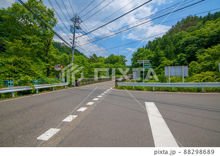 上田澤橋付近交差点　渡良瀬川支流　小黒川　黒保根町　初夏の風景　　　 88298689