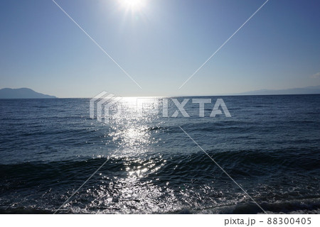 冬の水平線 海と太陽 冬の水平線 海と太陽 88300405