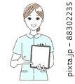 タブレットを持って説明をする看護師（医療従事者）のイラスト素材（上半身） 88302235