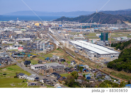 福井県敦賀市の街並み 衣掛山からの眺望 福井県敦賀市の街並み 衣掛山からの眺望 88303650