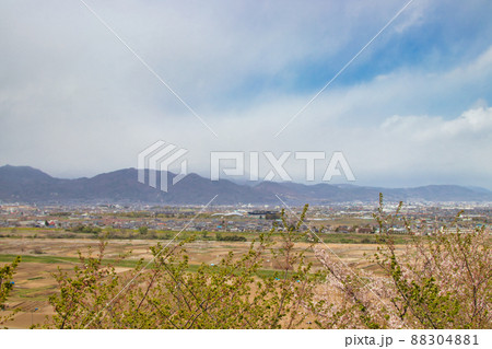 妻女山より川中島古戦場を望む 88304881