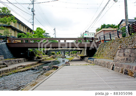 【島根】初夏の松江 玉湯川の足湯と遊歩道 【島根】初夏の松江 玉湯川の足湯と遊歩道 88305096