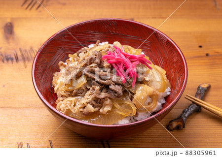 牛すき焼き丼 牛すき焼き丼 88305961