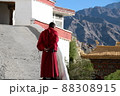 チベットの僧侶 88308915