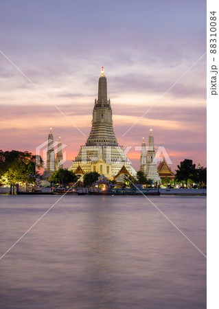 Wat Arun, Temple of Dawn and the Chao Phraya River, Bangkok, Thailand Wat Arun, Temple of Dawn and the Chao Phraya River, Bangkok, Thailand 88310084