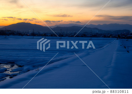 田舎の雪景色とサンセット 2022年1月 田舎の雪景色とサンセット 2022年1月 88310811