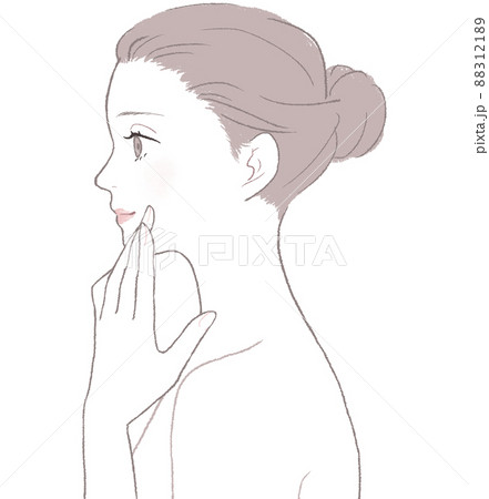 スキンケアをする女性 スキンケアをする女性 88312189
