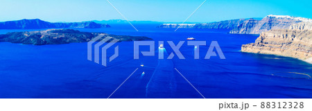 Pool and view of Santorini caldera 88312328