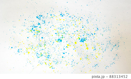 絵具が飛び散る 88313452