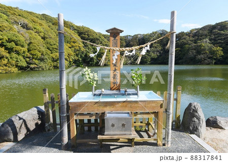 【御前崎市 桜ヶ池ほとりに竜神を祀る 池宮神社】 【御前崎市 桜ヶ池ほとりに竜神を祀る 池宮神社】 88317841