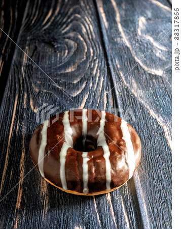 The doughnuts are freshly baked on a beautiful background. 88317866