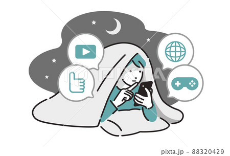 人物 夜更かししてスマホに夢中になる男の子 88320429