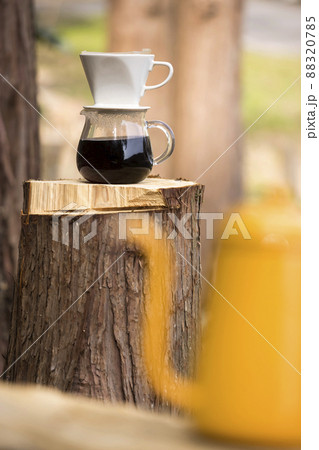 キャンプイメージ　屋外で入れるコーヒー 88320785
