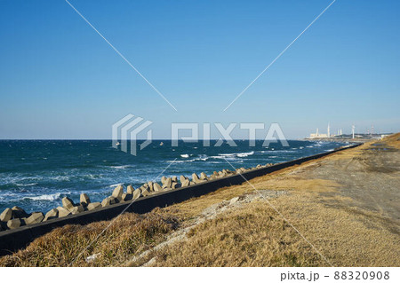 静岡県 御前崎の海岸と浜岡原子力発電所 静岡県 御前崎の海岸と浜岡原子力発電所 88320908