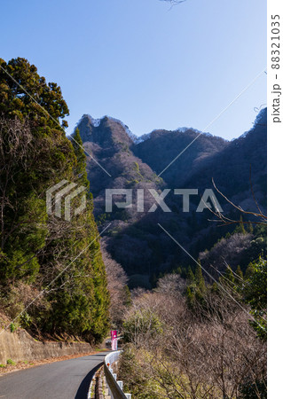 奥久慈男体山の隣にそびえる櫛ヶ峰 奥久慈男体山の隣にそびえる櫛ヶ峰 88321035