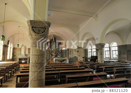 古い教会の内部 古い教会の内部 88321120