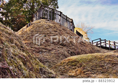 高根城 三の曲輪と堀切(薬研堀):浜松市 高根城 三の曲輪と堀切(薬研堀):浜松市 88323912
