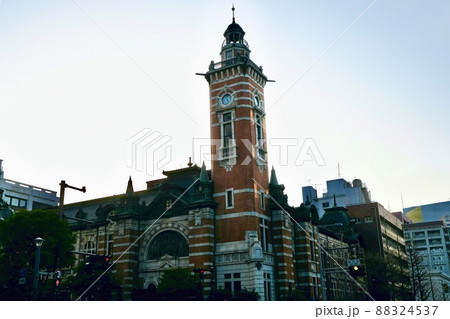 【神奈川】横浜・みなとみらい地区の風景(横浜市開港記念会館前) 【神奈川】横浜・みなとみらい地区の風景(横浜市開港記念会館前) 88324537