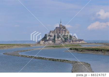 フランス モンサンミシェルにある修道院 88324707