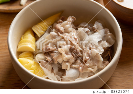 蒸した筍と豚しゃぶ 88325074