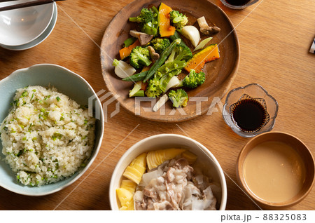 春の温野菜と、カブの葉ごはん。 春の温野菜と、カブの葉ごはん。 88325083