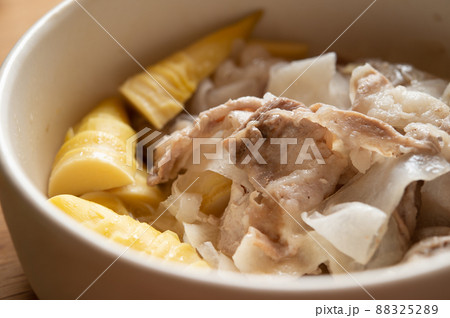 筍と豚肉とスライス大根の温野菜 88325289