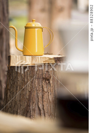 キャンプイメージ　屋外で入れるコーヒー 88328902