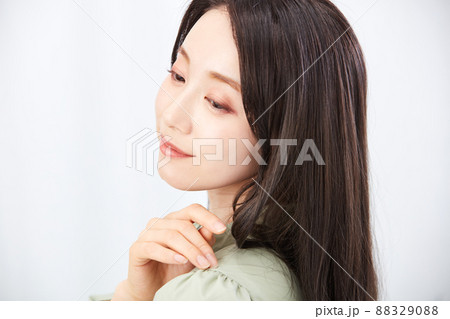 髪の毛のキレイな女性 88329088