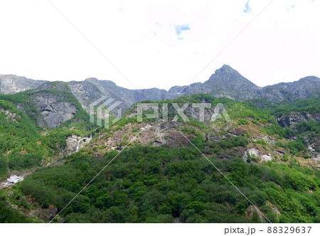 ノルウェー ネーロイフィヨルド 壁面 ノルウェー ネーロイフィヨルド 壁面 88329637