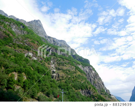 ノルウェー　ネーロイフィヨルド　壁面 88329639