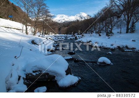 冬の知床 岩尾別川と知床連山(北海道・斜里町・岩尾別) 冬の知床 岩尾別川と知床連山(北海道・斜里町・岩尾別) 88330572