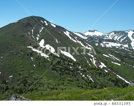 雛岳から望む残雪の北八甲田連峰 雛岳から望む残雪の北八甲田連峰 88331395