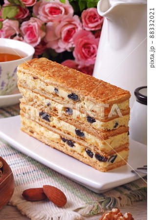 Multi-layer biscuit  88332021