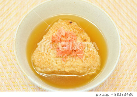 鮭の焼きおにぎり茶漬け 88333436