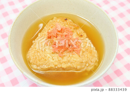 鮭の焼きおにぎり茶漬け 88333439