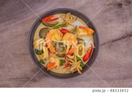 Thai food chicken green curry on dark wooden background. top view 88333652