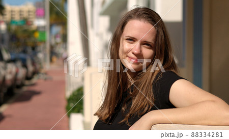 Portrait of a young beautiful woman 88334281