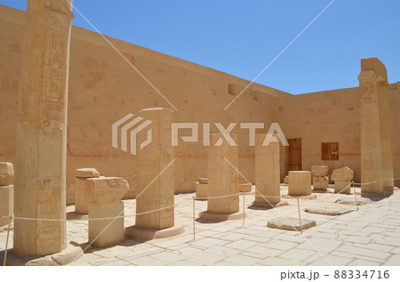 ハトシェプスト女王葬祭殿 88334716