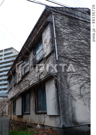 朽ちたアパート 88336726