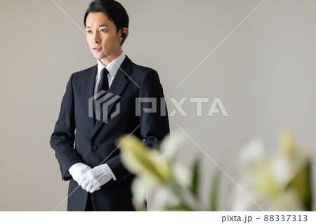 葬儀場スタッフイメージ　 88337313