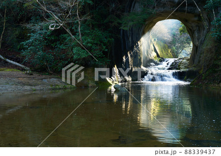 千葉県 濃溝の滝 3月 88339437